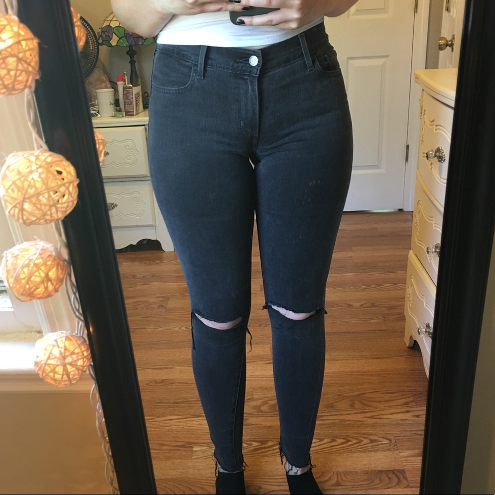 Gray Levi’s 710 Super Skinny